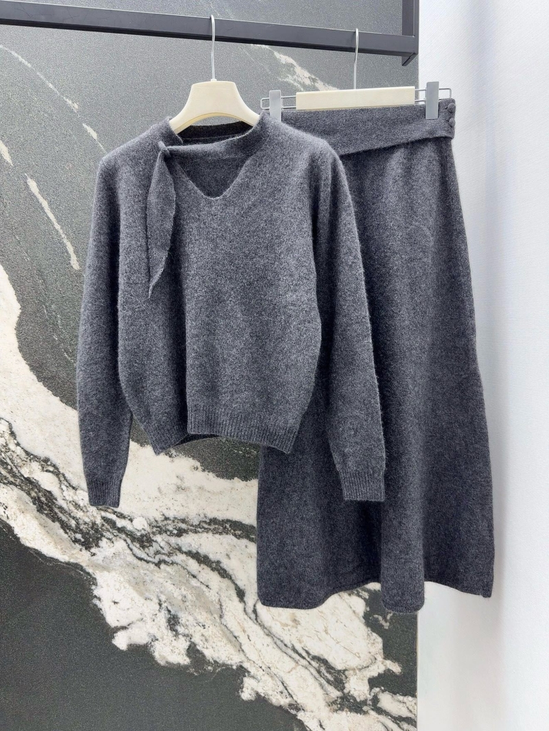 chr1st1an D10r sweaters